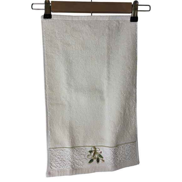 LENOX Bath Towels Ribbon and Holly Christmas Boxed Fingertip Hand Towel Set of 2 - Picture 1 of 10